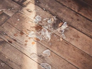В Кеми неадекватная девушка напала на мужчину, который пригласил её потанцевать.