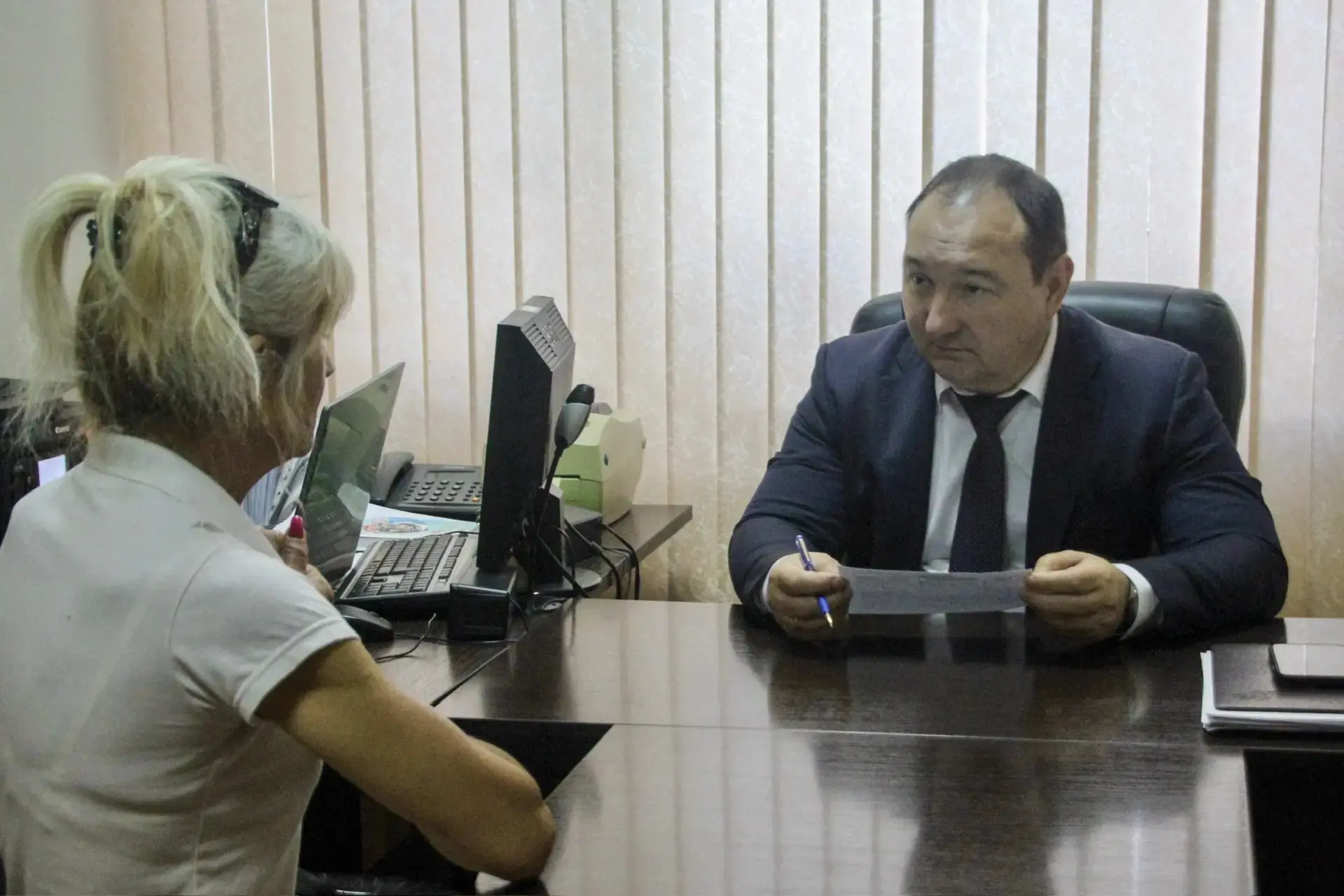 Семеро жителей Кущевского района обратились к главе муниципалитета Илье Гузеву за содействием в реше