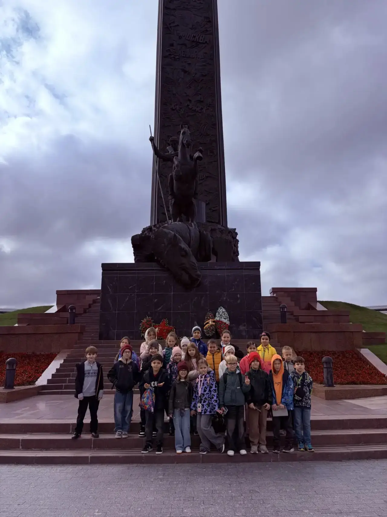 🏛️ Ученики 2 «Б» класса приняли участие в проекте «Путешествие в историю. Вера в ПОБЕД...
