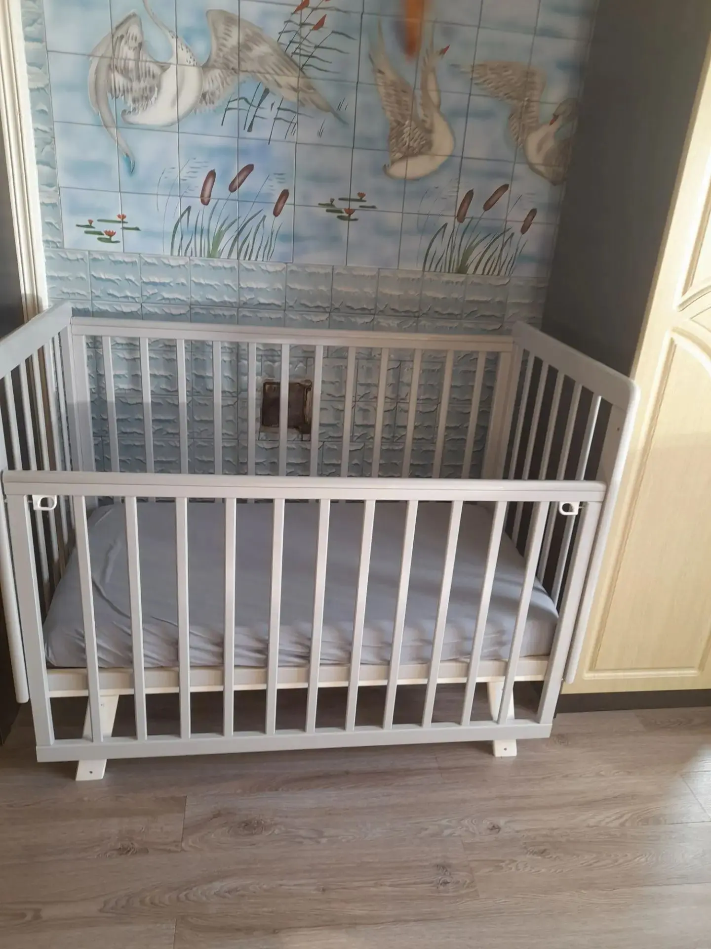 Продается: Кроватка детская,с отличным матрасом, цвет серый,размер 120×60, в идеальном ...