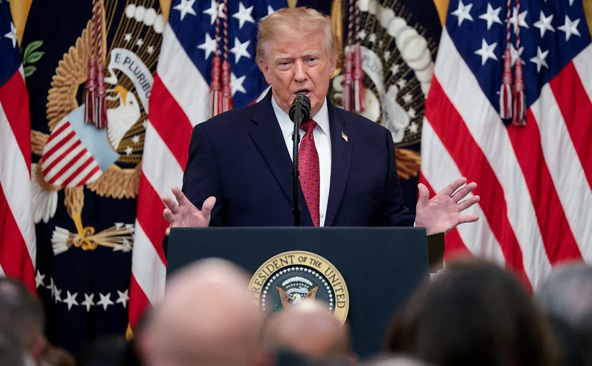 Интервьюер напомнил Трампу, что тот называет себя «президентом мира», и спросил, как че...