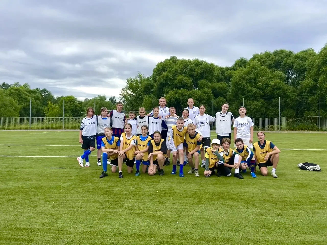 ⚽️ 46 футболистов школьного спортивного клуба «Азбука футбола» вместе с тренером и учителем нашей шк