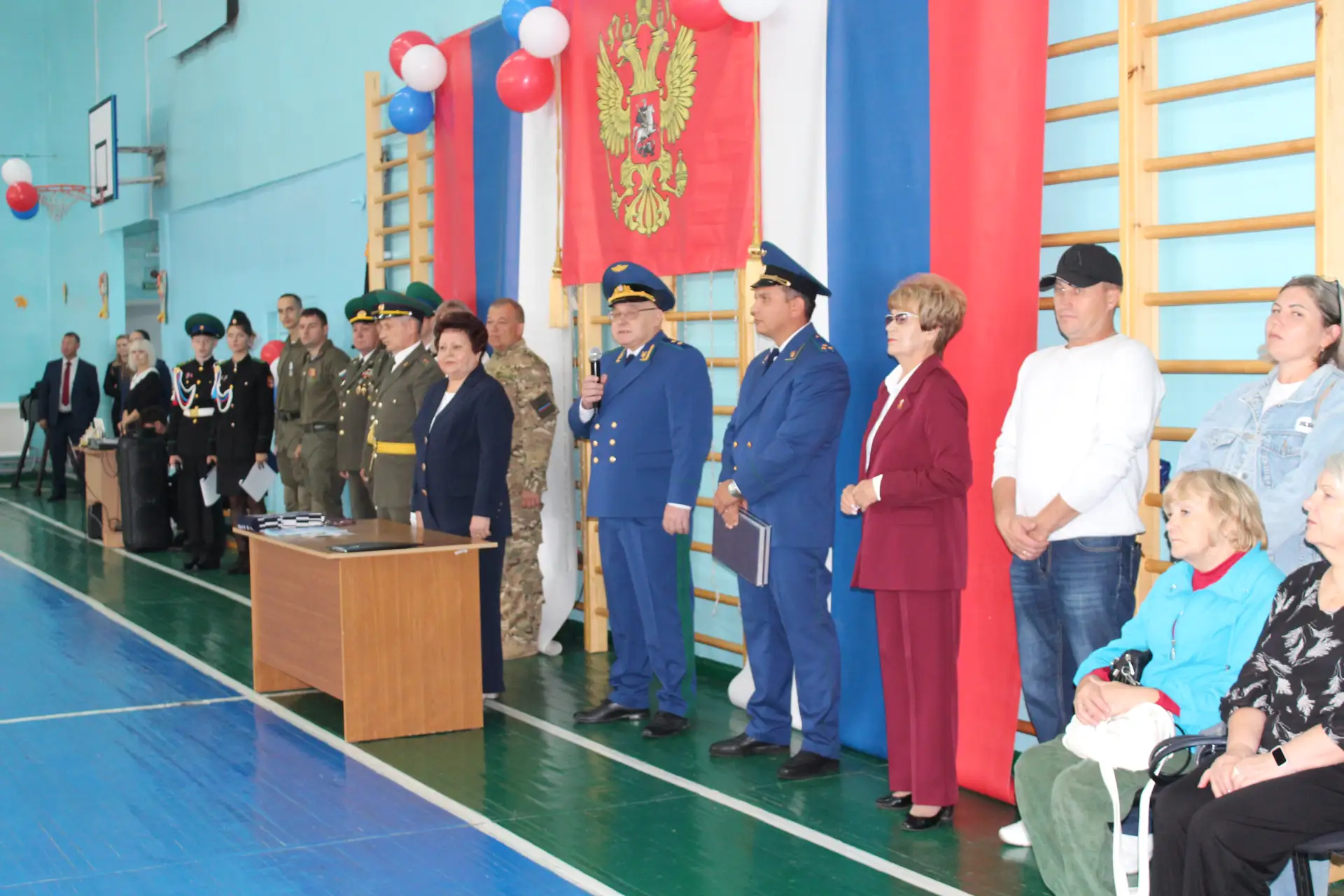Работники органов прокуратуры Республики Хакасия поздравили учащихся, их родителей и пе...