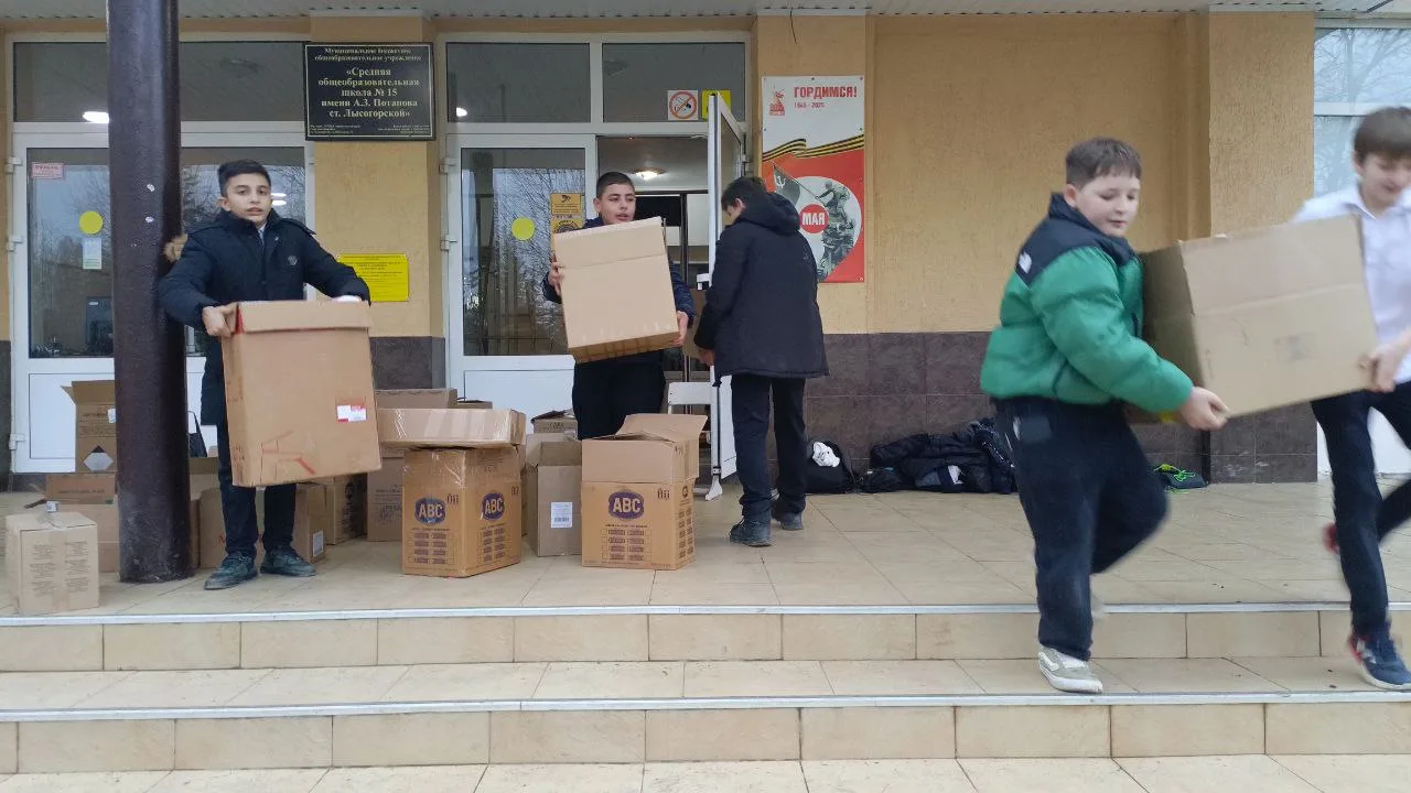 #Своихнебросаем В преддверии празднования 23 февраля - Дня Защитника Отечества МБОУ СОШ 15 им. А. З.