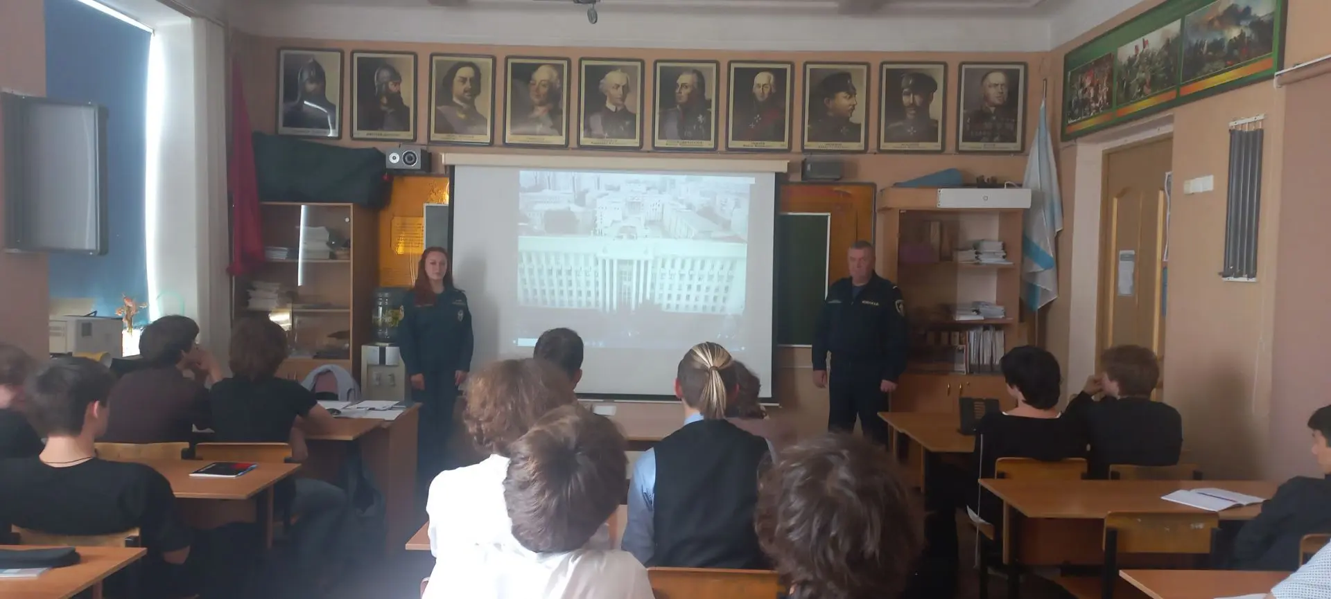 На прошлой неделе в 10 в классе прошёл урок по теме: " Пожарная безопасность". Провели ...