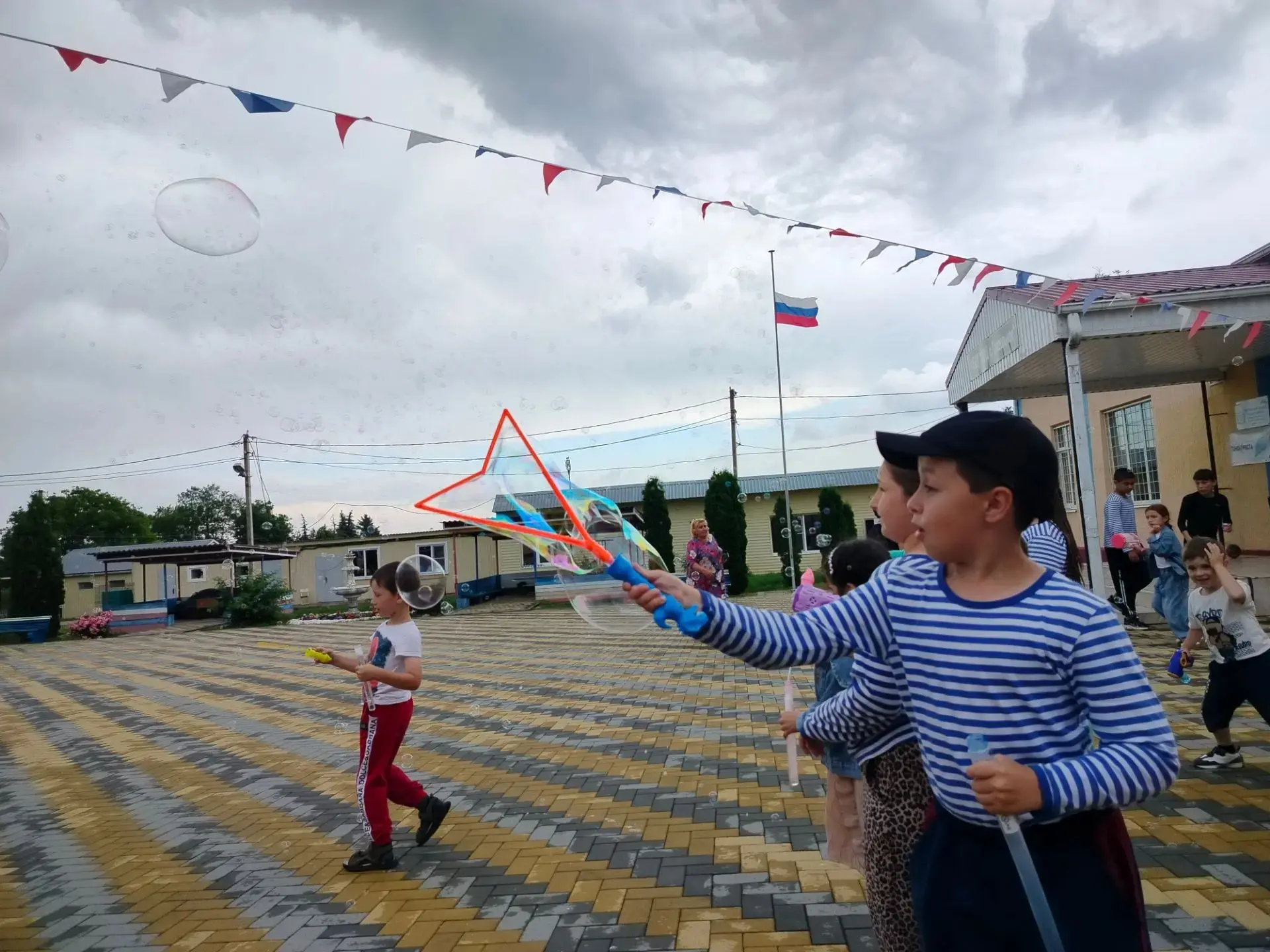 🎉 Грустно, но очень весело! Закрытие смены в лагере "Сказка".

Вот и пролетела наша яркая, незабыва