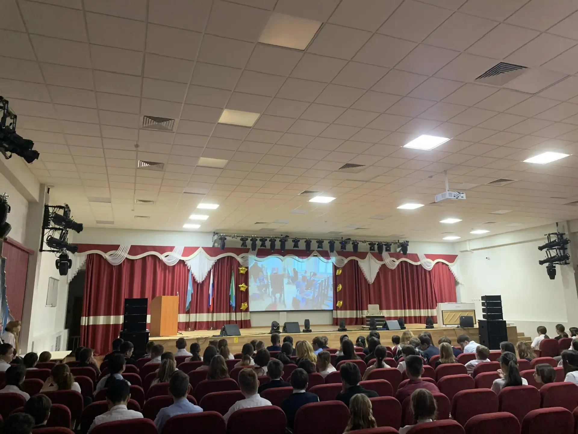 📌В стенах нашей школы, состоялся особенный урок искусства, для 5-7 классов - просмотр документально