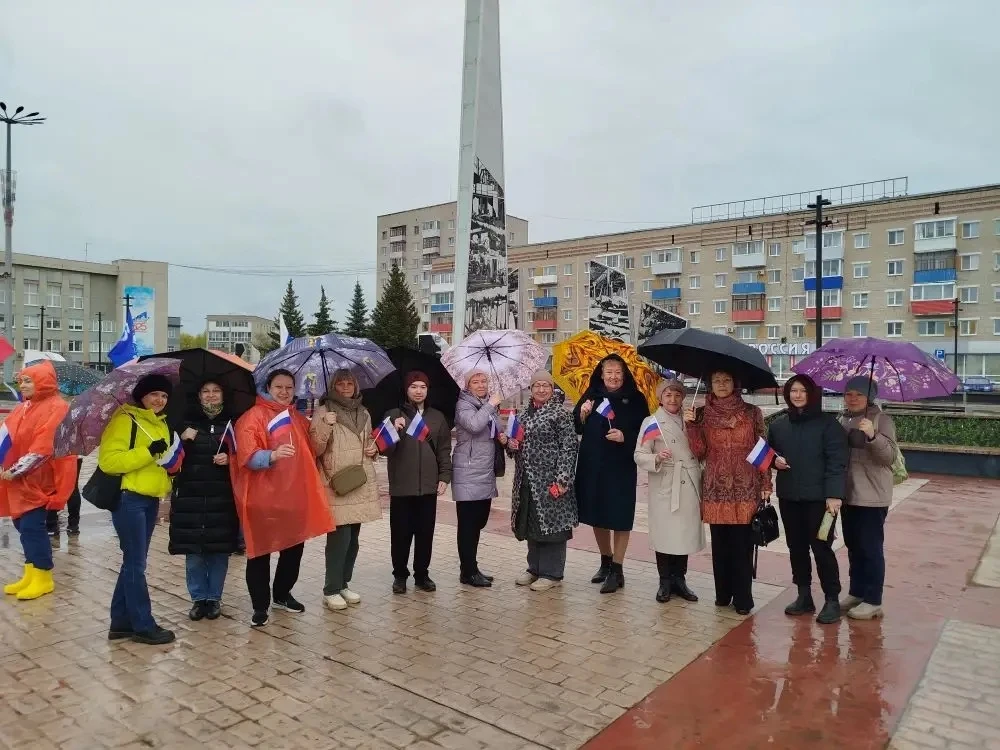 Мир! Труд! Май! Первомай встречай!  Весенний праздник начался с яркого события: коллектив нашей школ