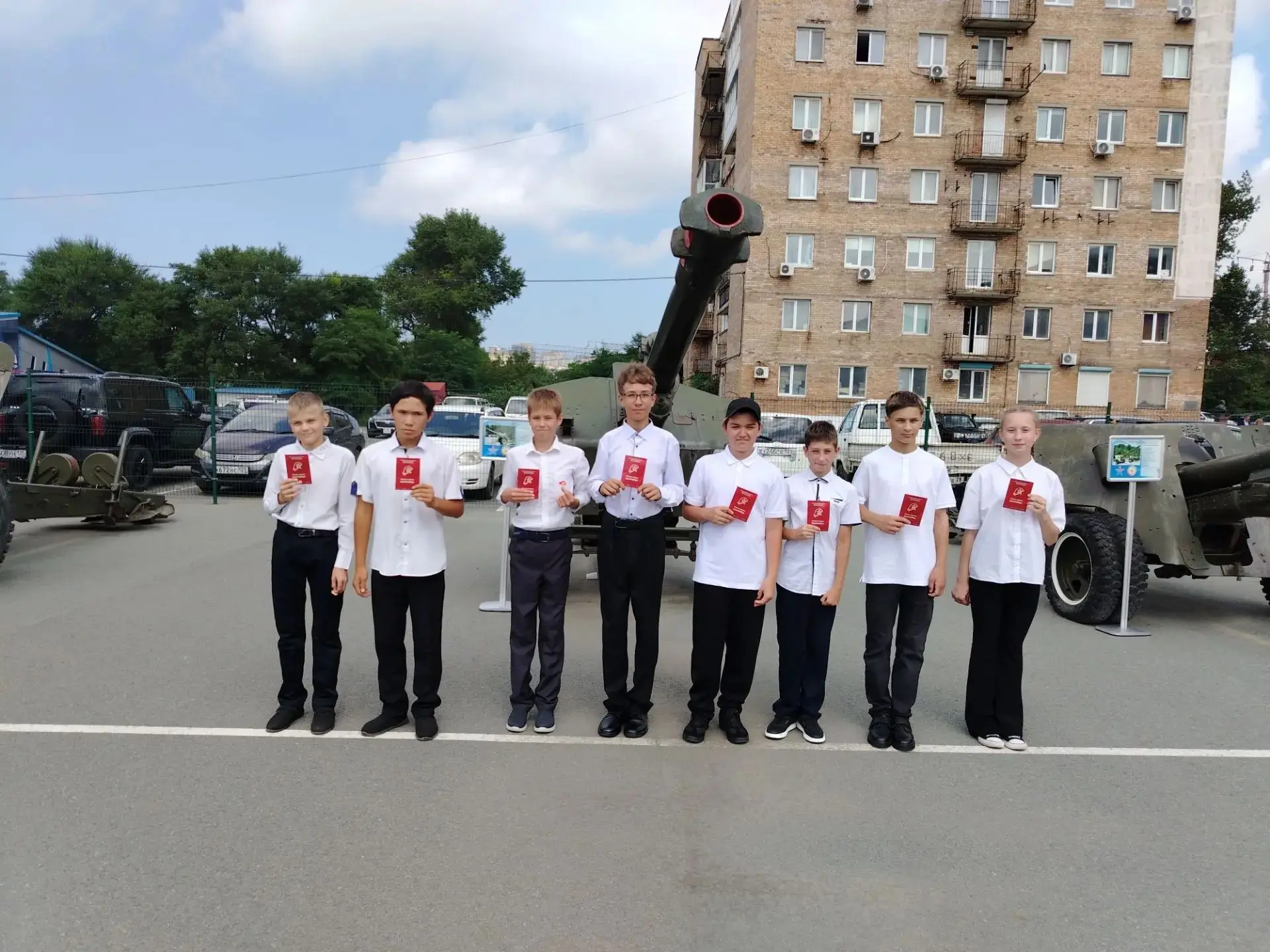 Мы - юнармейцы великой страны.