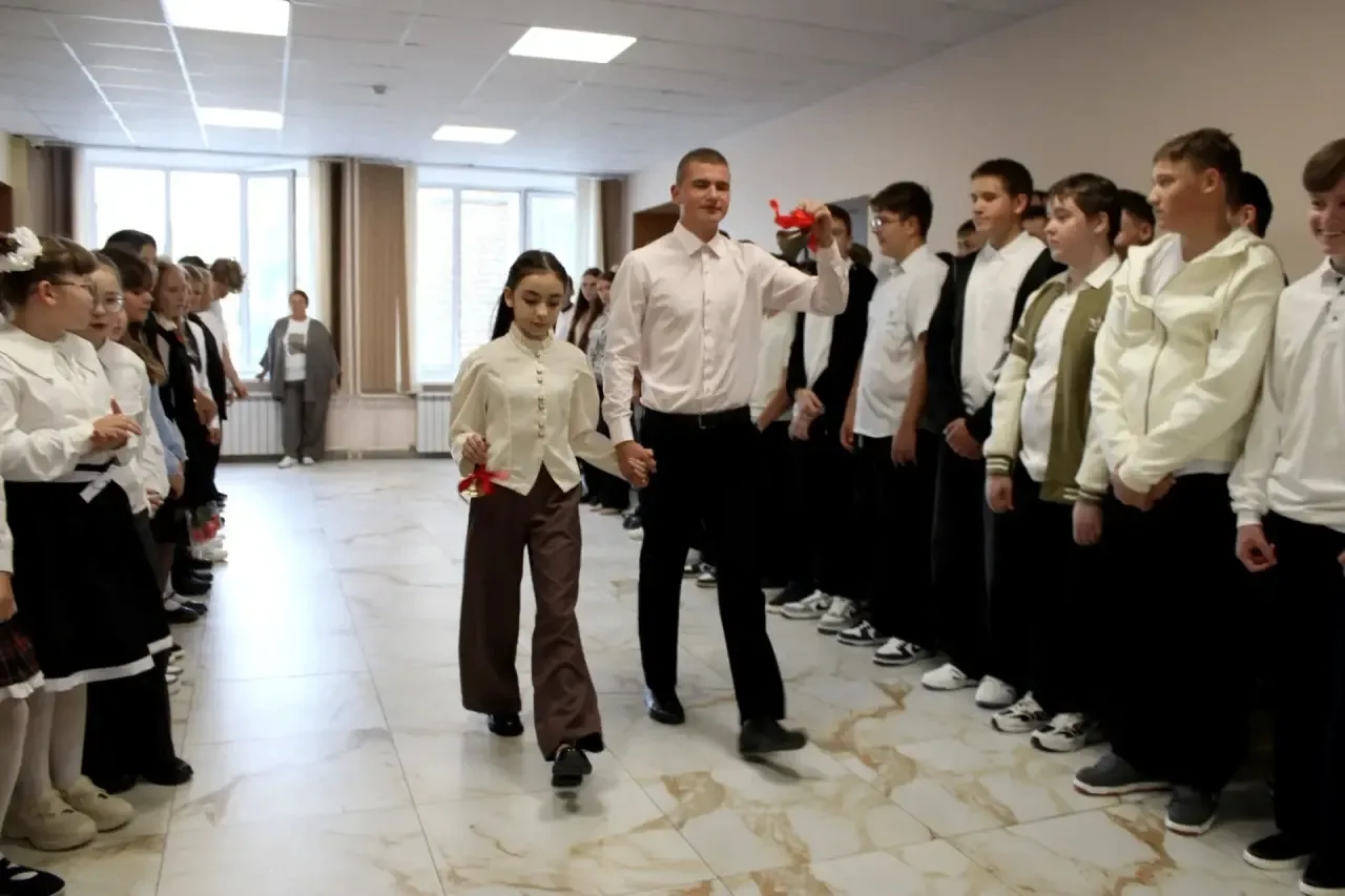 Сегодня в школах нашего округа прошли праздничные линейки в честь Дня знаний, которые з...