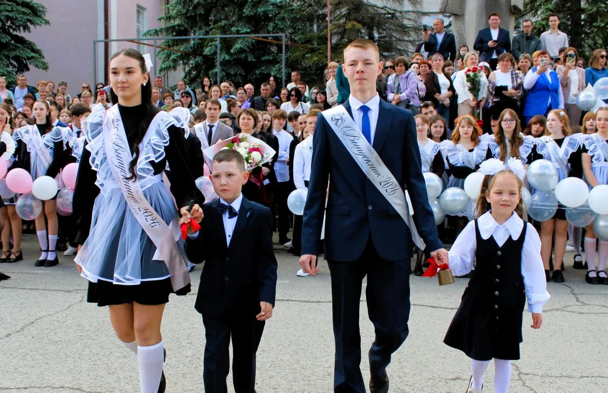 🎈🎊 Сегодня для обучающихся МБОУ «Ибресинская СОШ № 1» незабываемой трелью прозвенел в...
