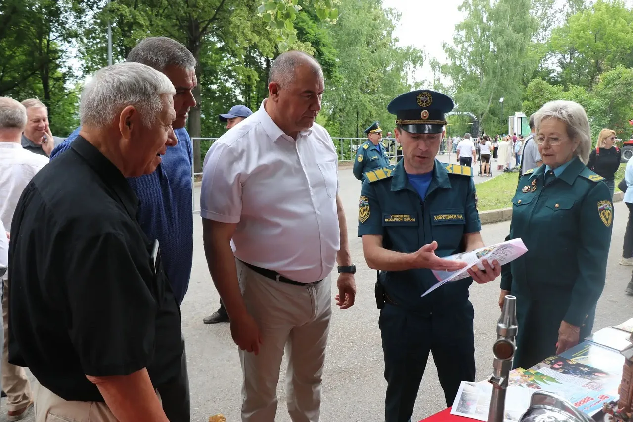 В Уфе на 316 ступенях испытали сталь характера: названы имена лучших пожарных и спасате...
