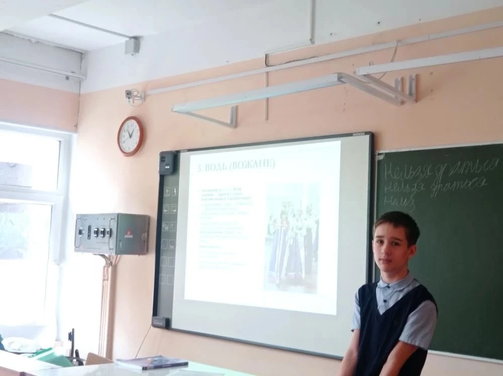Россия — это не просто страна, это семья народов. 🇷🇺    На её огромной территории бок о бок живут сл