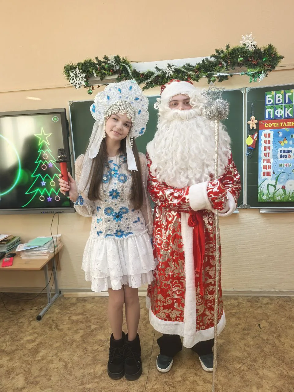 🎄✨ В преддверии Нового Года активисты нашей школы организовали чудесные поздравления для каждого кла