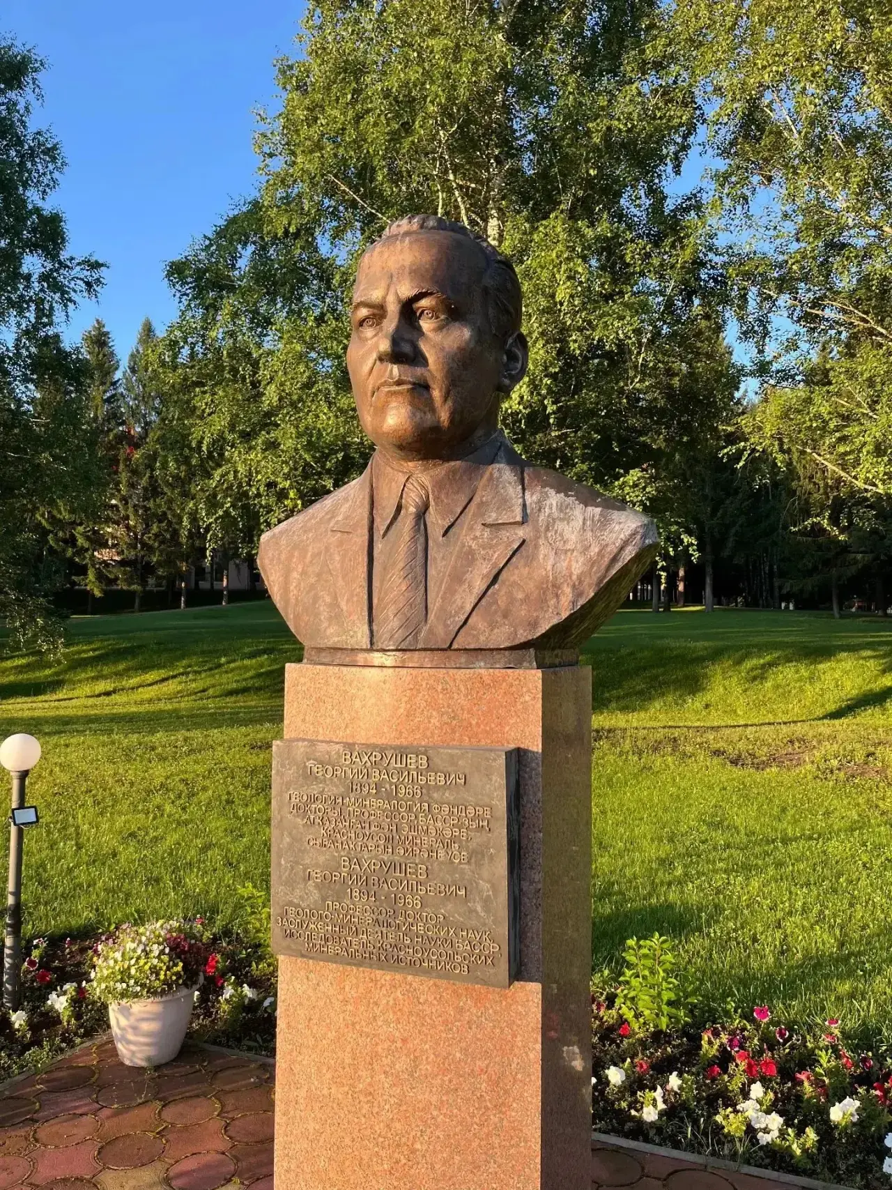 Человек, подаривший «Красноусольску» новую жизнь: память о Георгии Вахрушеве 

На территории санатор