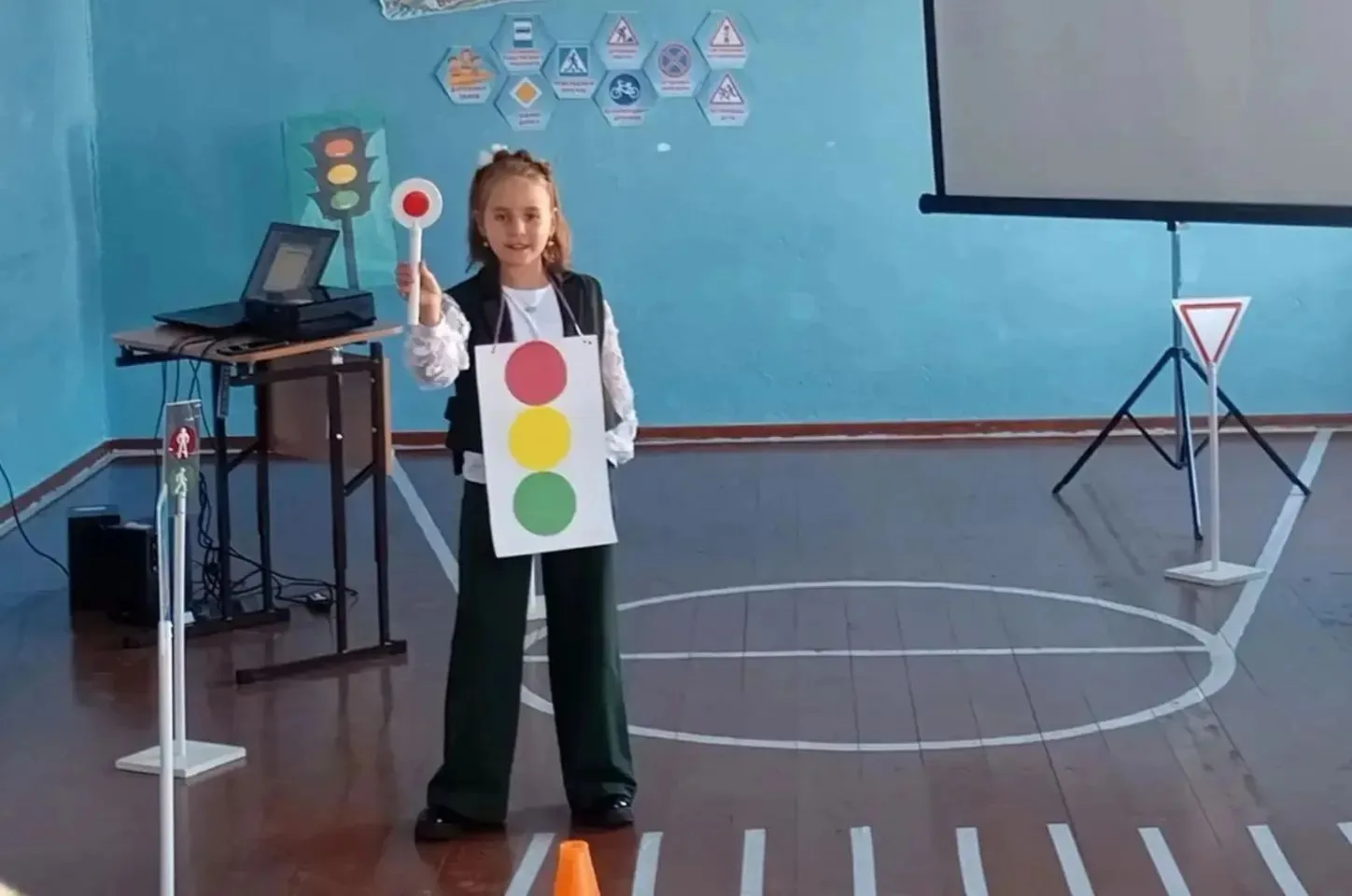 🚦 Увлекательное путешествие в Страну дорожных знаков!