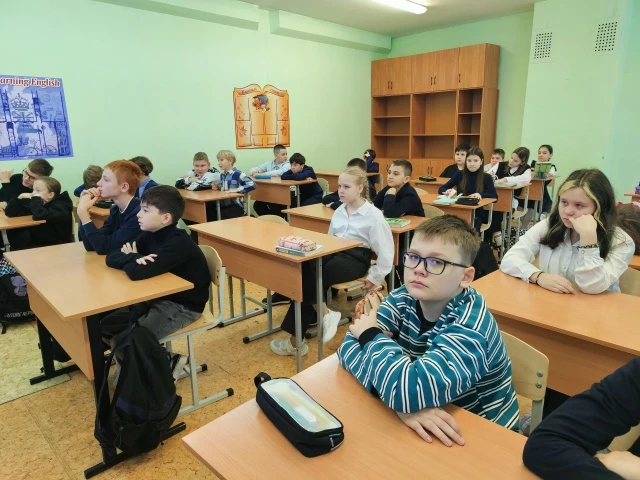 РАЗГОВОРЫ О ВАЖНОМ  🧑‍🤝‍🧑 Сегодня темой «Разговоров о важном» стала командная работа. Ученики разных