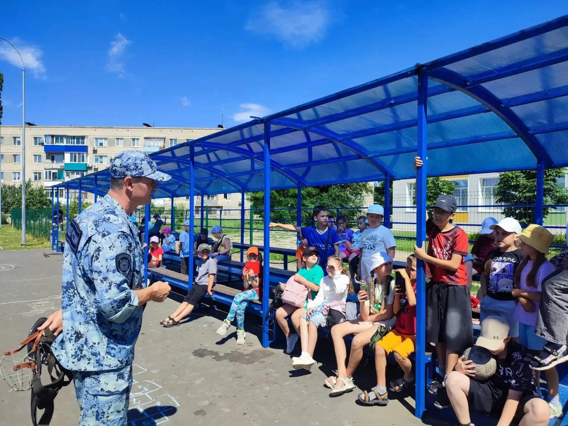 23 июня 2026 года ребята из летнего лагеря «Солнышко» познакомились с кинологической службой — к ним
