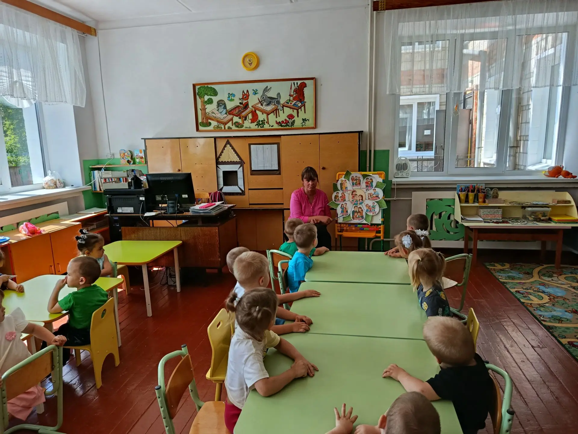 День семьи во второй группе раннего возраста: «Ладошки, полные любви»

👨‍👩‍👦Семья — это самое важ