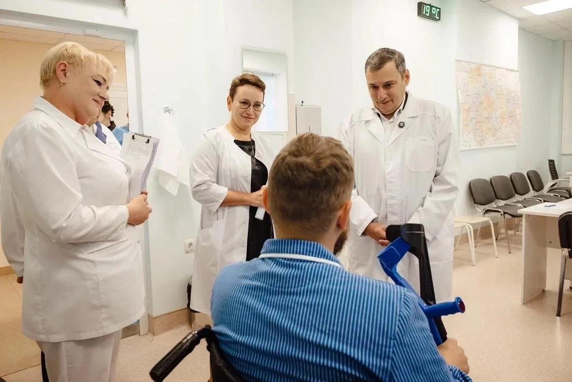 🏥 Александр Хинштейн навестил пострадавших от атак ВСУ – всего в областной больнице ле...