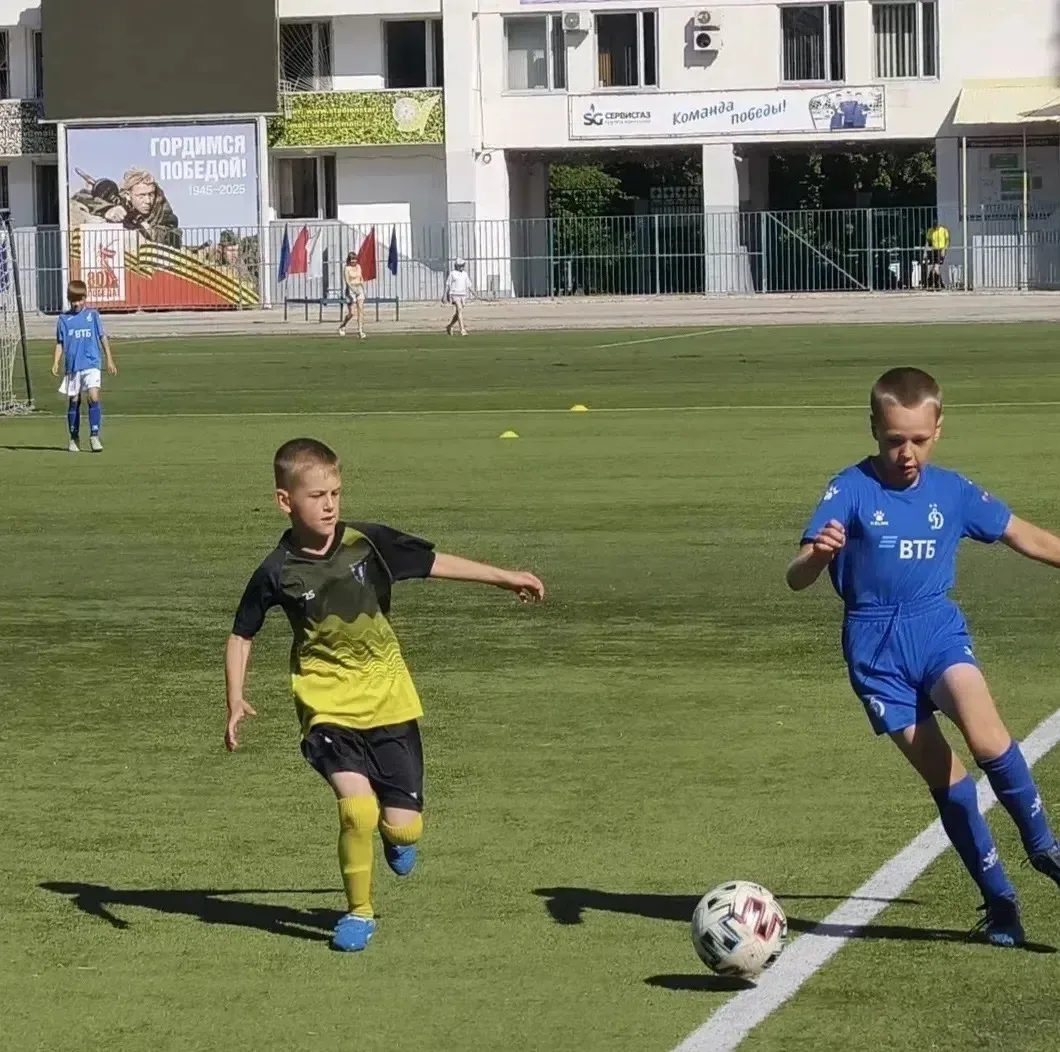 ⚽️ Козлов Александр и Тюльбеев Матвей (учащиеся  2 Б класса) — участники Межрегионального турнира по