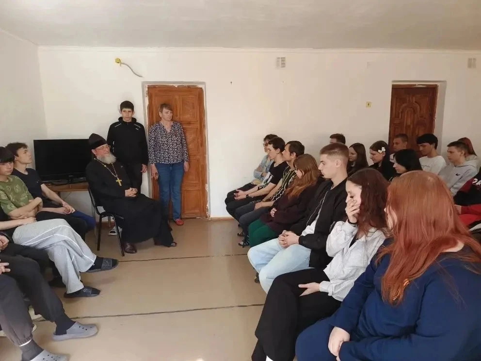 🕊️ Встреча с настоятелем храма Саввы Освященного: День Георгия Победоносца в техникуме  6 мая, в ден