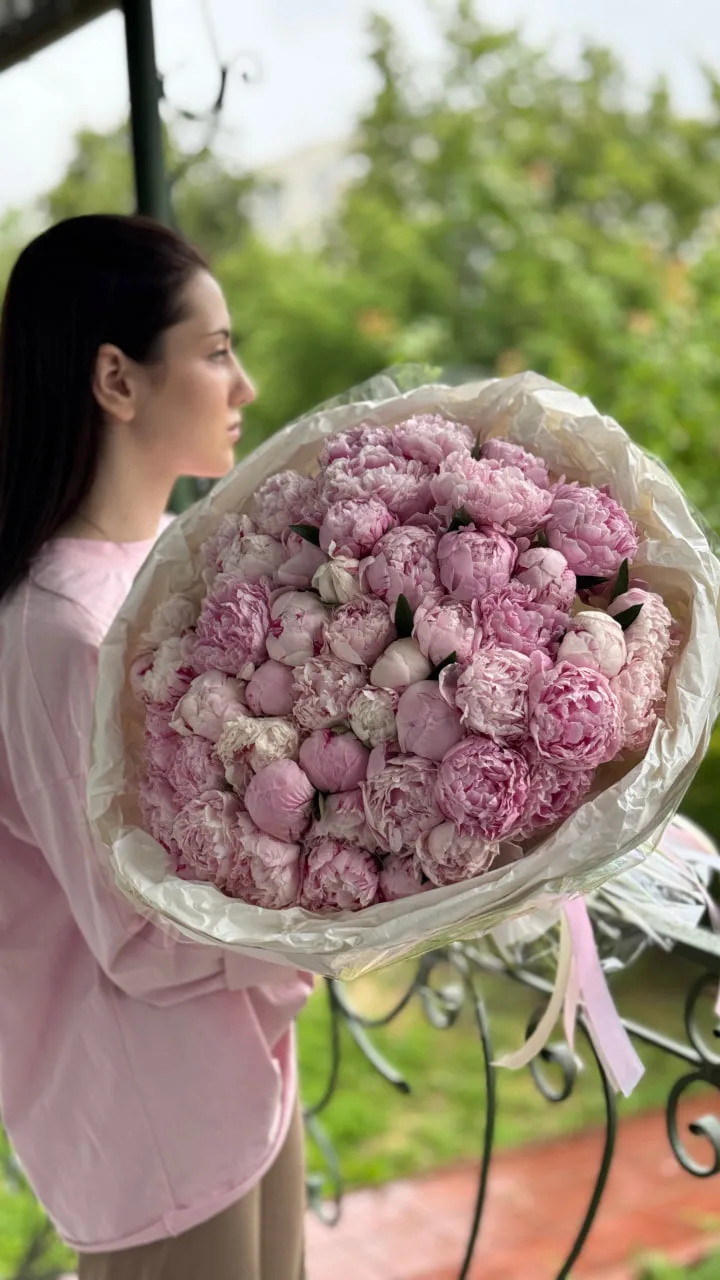 Свежие пионы Sarah Bernhardt — 390₽!