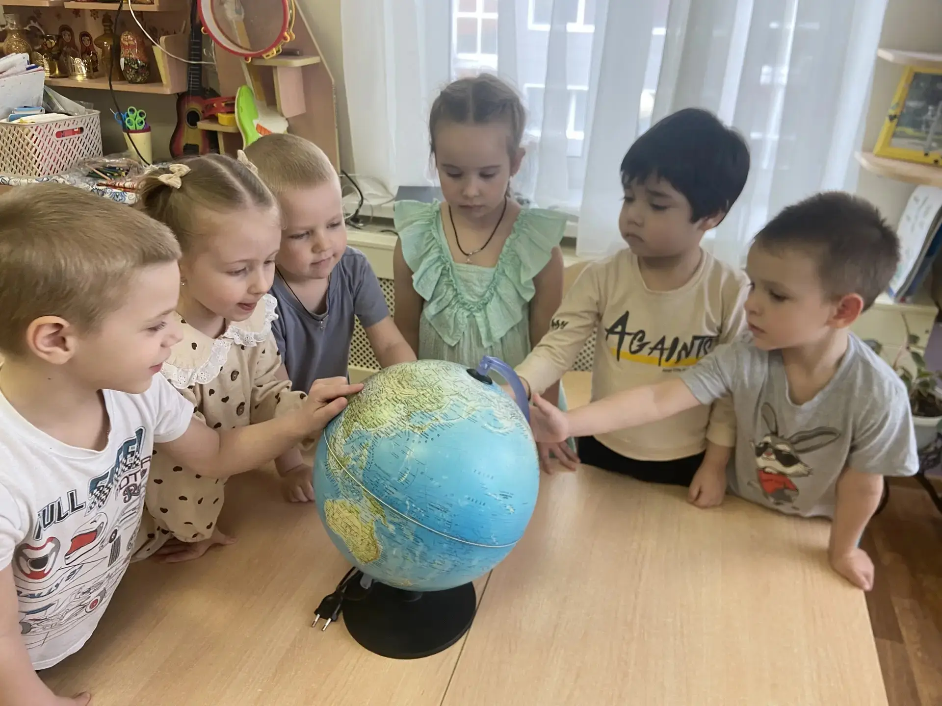 🌍💚 В нашей средней группе прошел замечательный День Земли! Дети с энтузиазмом работал...
