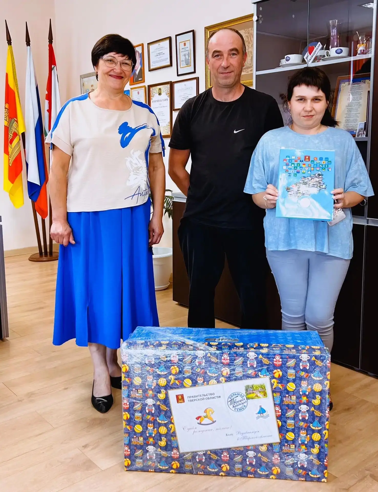 Подарочные наборы для новорождённых вручены