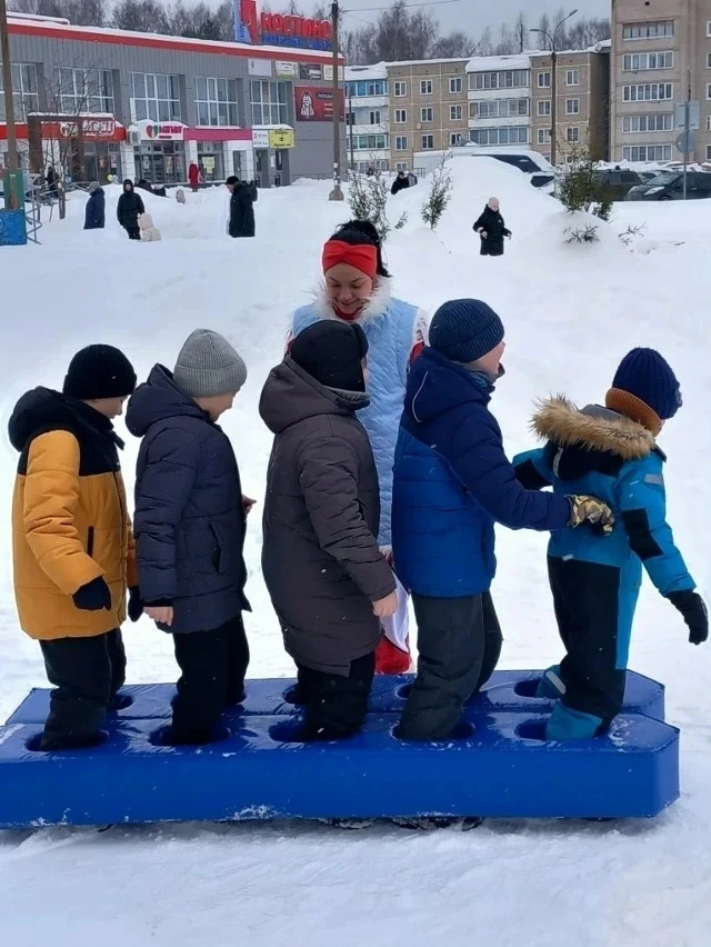 🌷 3 "В" отметил праздники День защитников Отечества и 8 Марта дружно и весело.  Ребята и родители в 