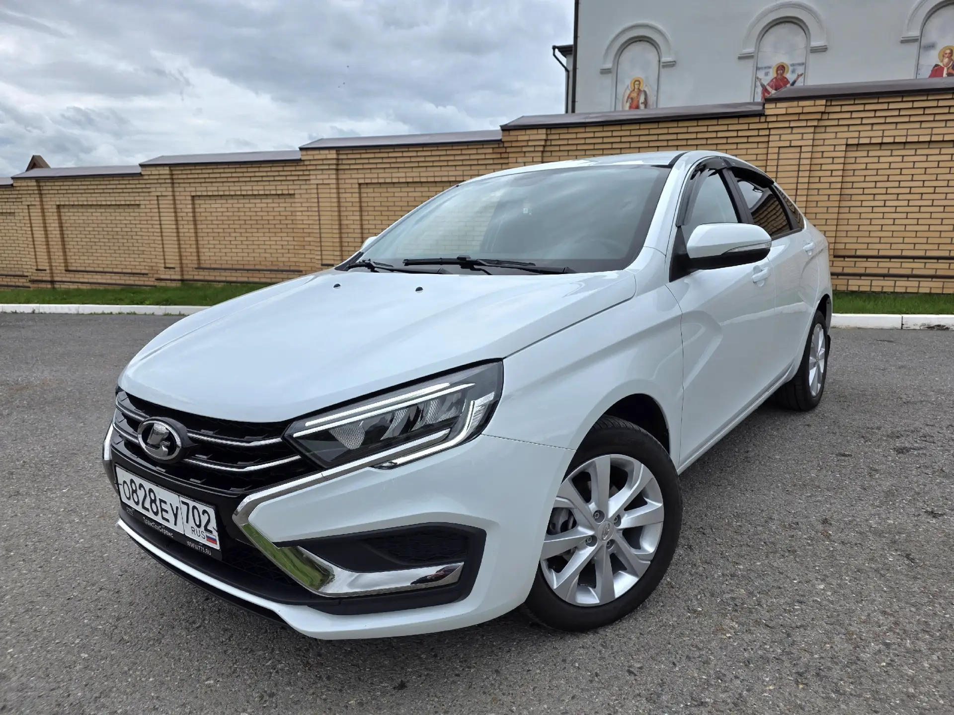 Lada vesta 1.8 а/т 122л.с. 1 хозяин.  01.08.2025г.в  пробег всего 9300км, на гарантии е...