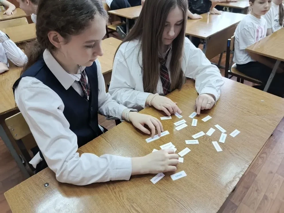 📍16 марта в 6 «А» классе состоялся классный час на тему «Жить в мире с собой и другими». Гимназисты 