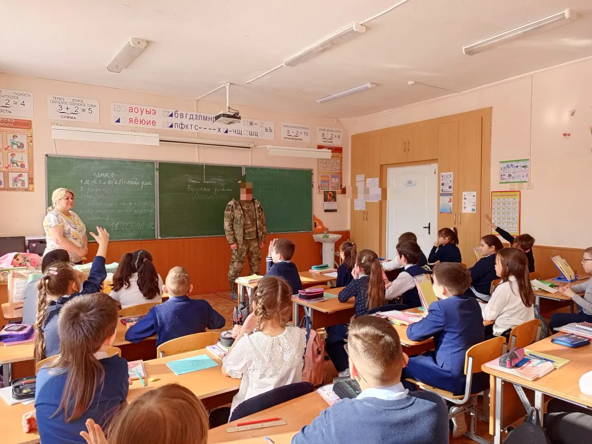 🇷🇺"Живая история": Крымская весна и герои наших дней!      На этой неделе в 3 «Б» классе произошло в