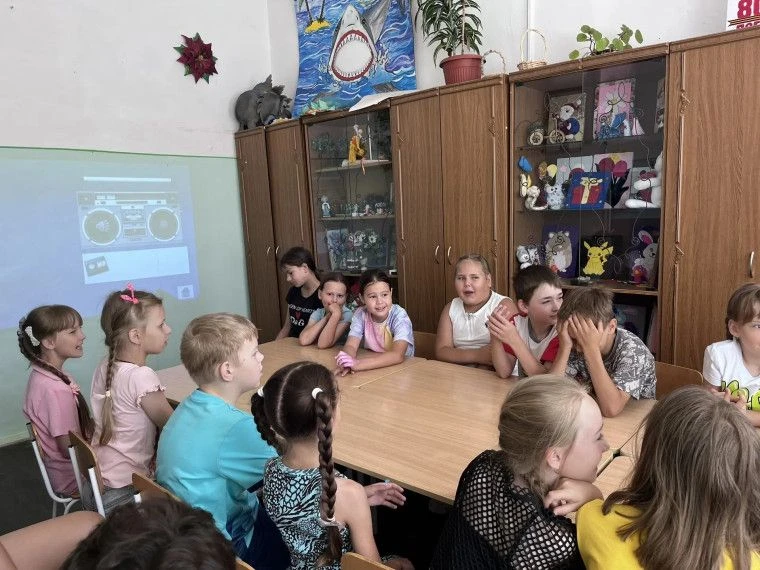 «Непоседы» и искусство: день, полный красок, музыки и движения
В нашем лагере «Непоседы» каждый день