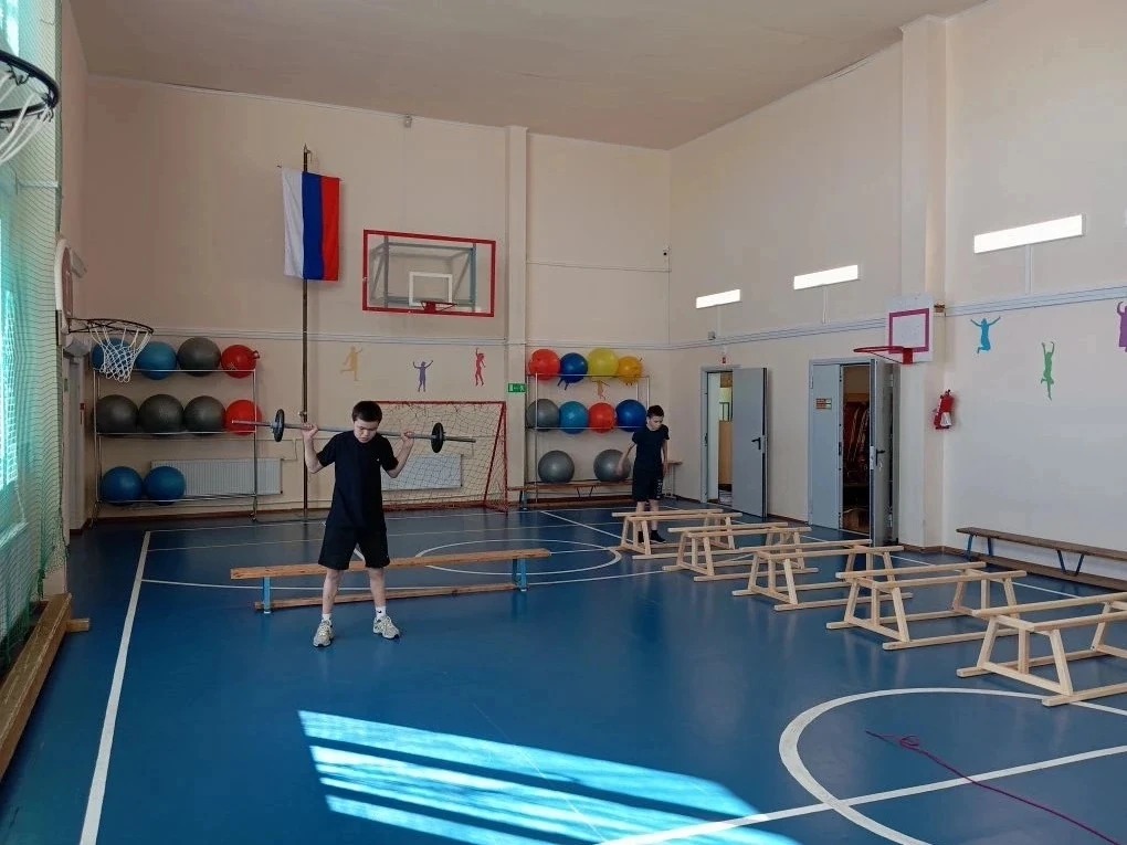 Наши трудовые будни! Панаевск

Сегодня на тренировке — фундамент силы и выносливости! 

Под руководс
