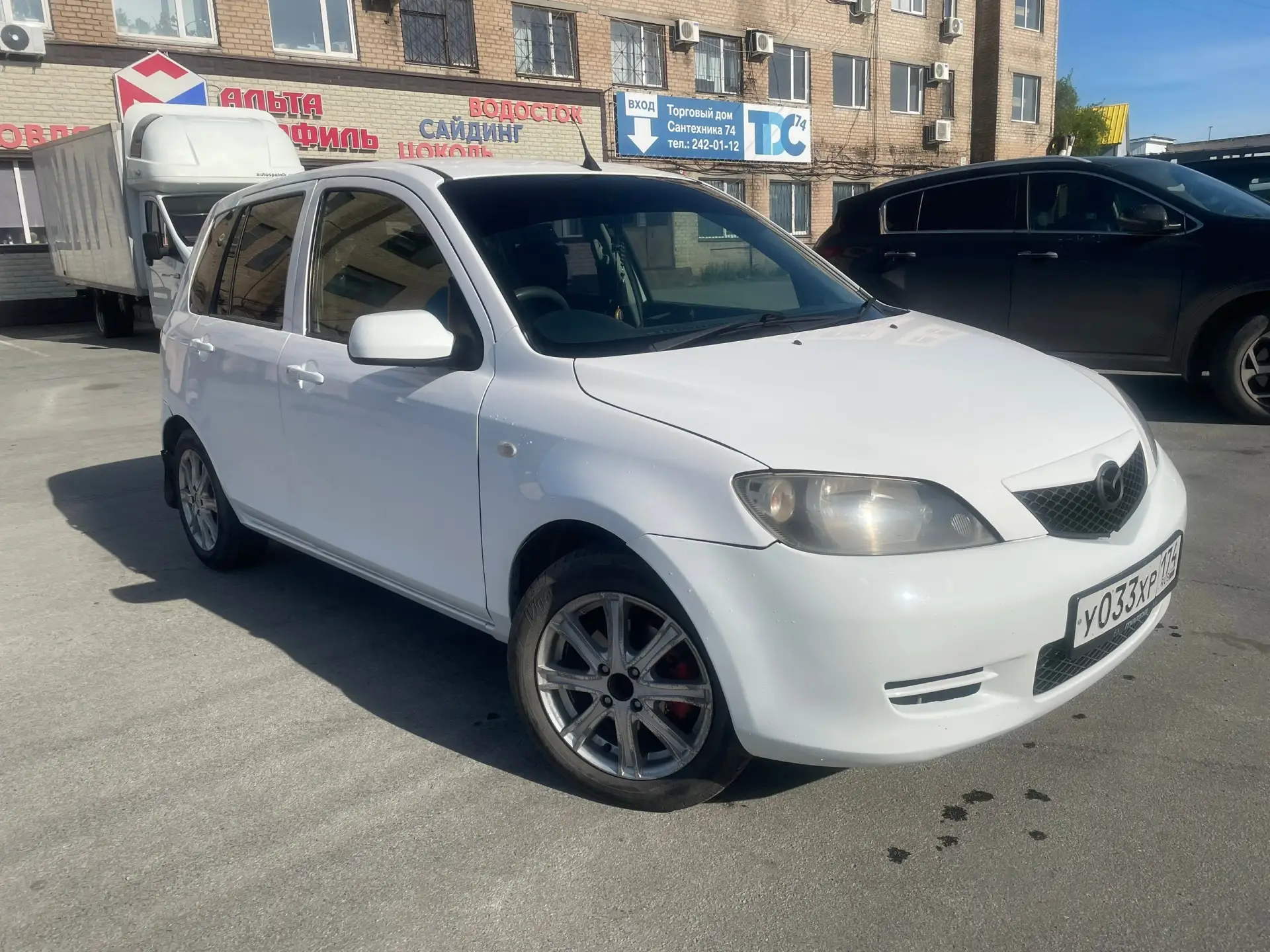 Продам мазду Demio 2004 г.в., собственник, машину делал для себя переваривались усилители порогов, п