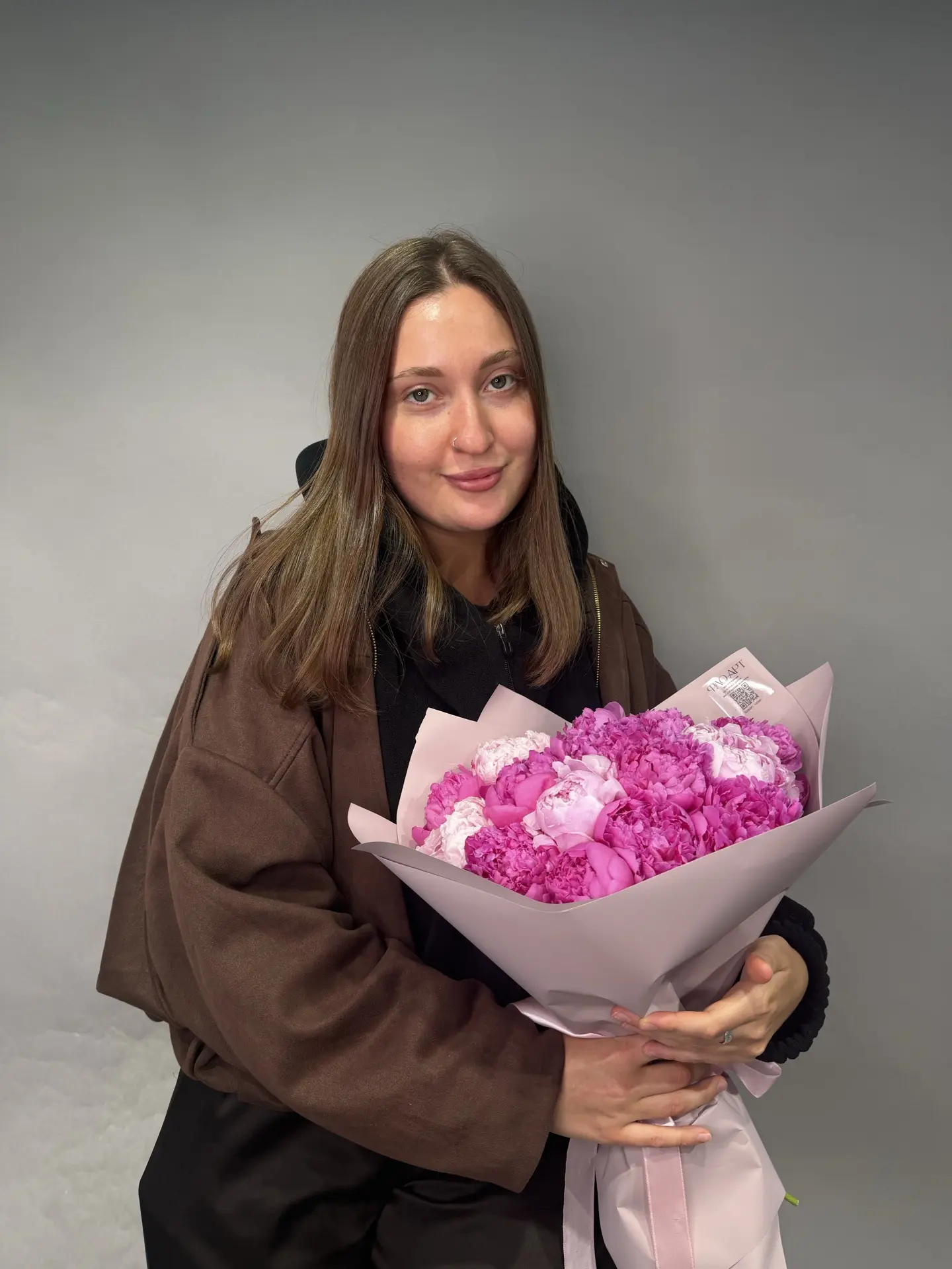 Вручили букет из 15 пионов победительнице розыгрыша 💗 

Спасибо, что вы с нами 🥳

Накидайте 🔥 что