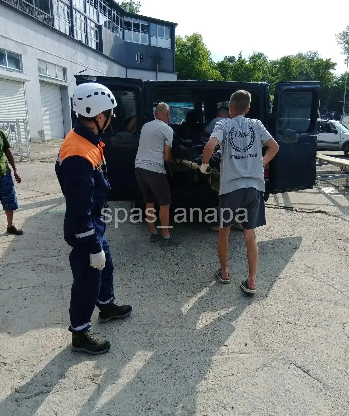 ЧЕЛОВЕК СОРВАЛСЯ СО СКЛОНА