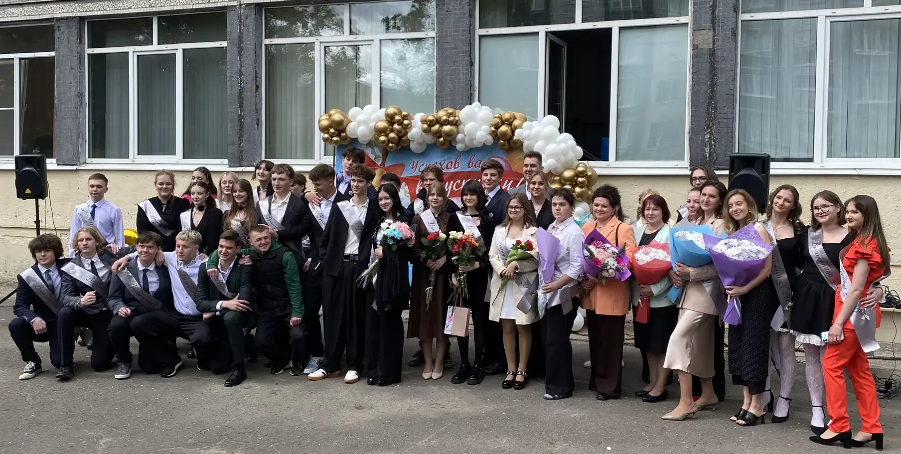 🎊 Сегодня для наших 9-ти и 11-ти классников  прозвучал тот самый, особенный Последний ...