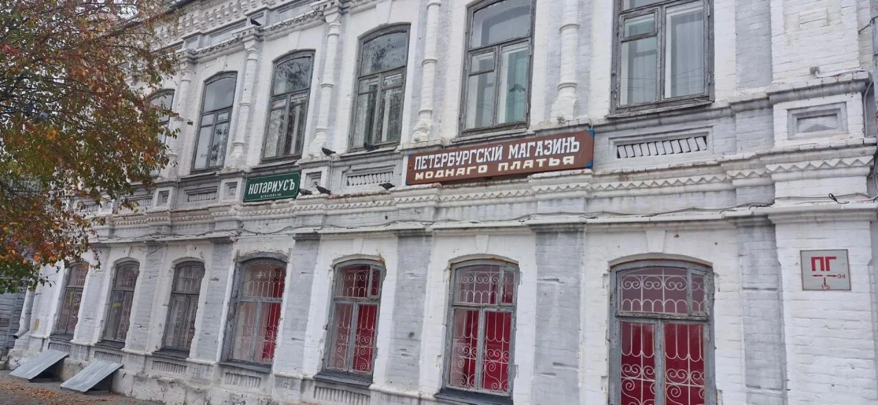 В Троицке на исторических зданиях появились вывески, стилизованные под старину.