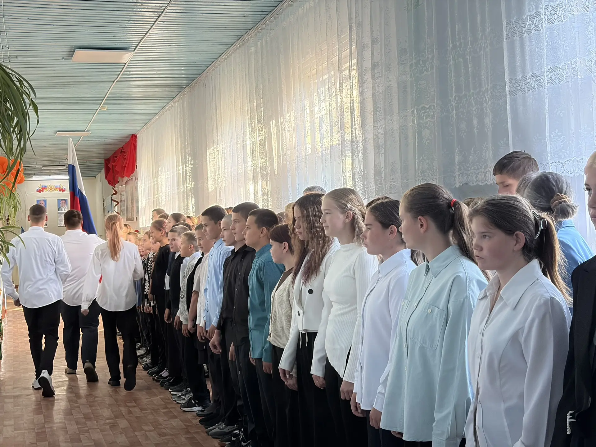 🎒 ПОНЕДЕЛЬНИК В «УХОВСКОЙ СОШ»: ПЛАНЫ, БЕЗОПАСНОСТЬ И ЦВЕТНОЕ НАСТРОЕНИЕ 🎒