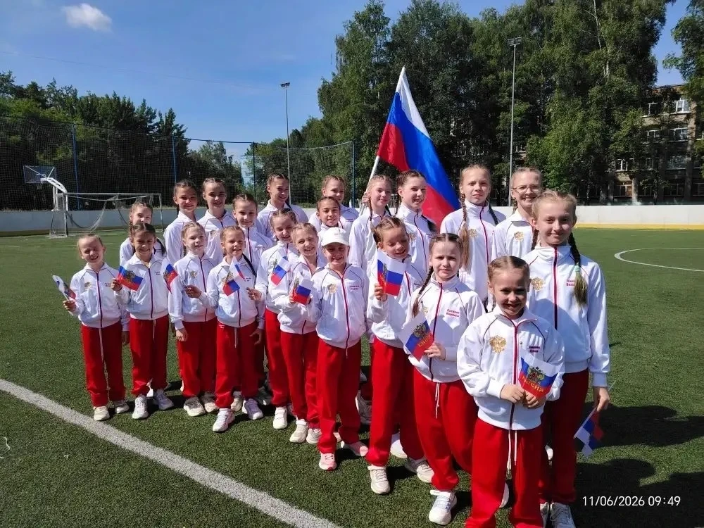 В преддверии Дня России наши спортсмены - конькобежцы и легкоатлеты приняли участие в патриотическом