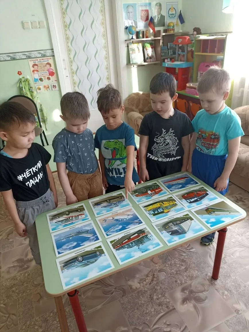 В рамках тематической недели "Транспорт" ребята группы "Ручеёк" нарисовали грузовую маш...