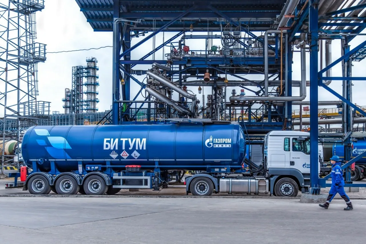 «Газпром нефть» обеспечит битумными материалами дорожные проекты Коми