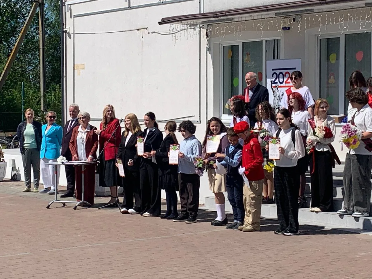 Сердце школы замерло на миг — и снова забилось в такт торжеству 🎓