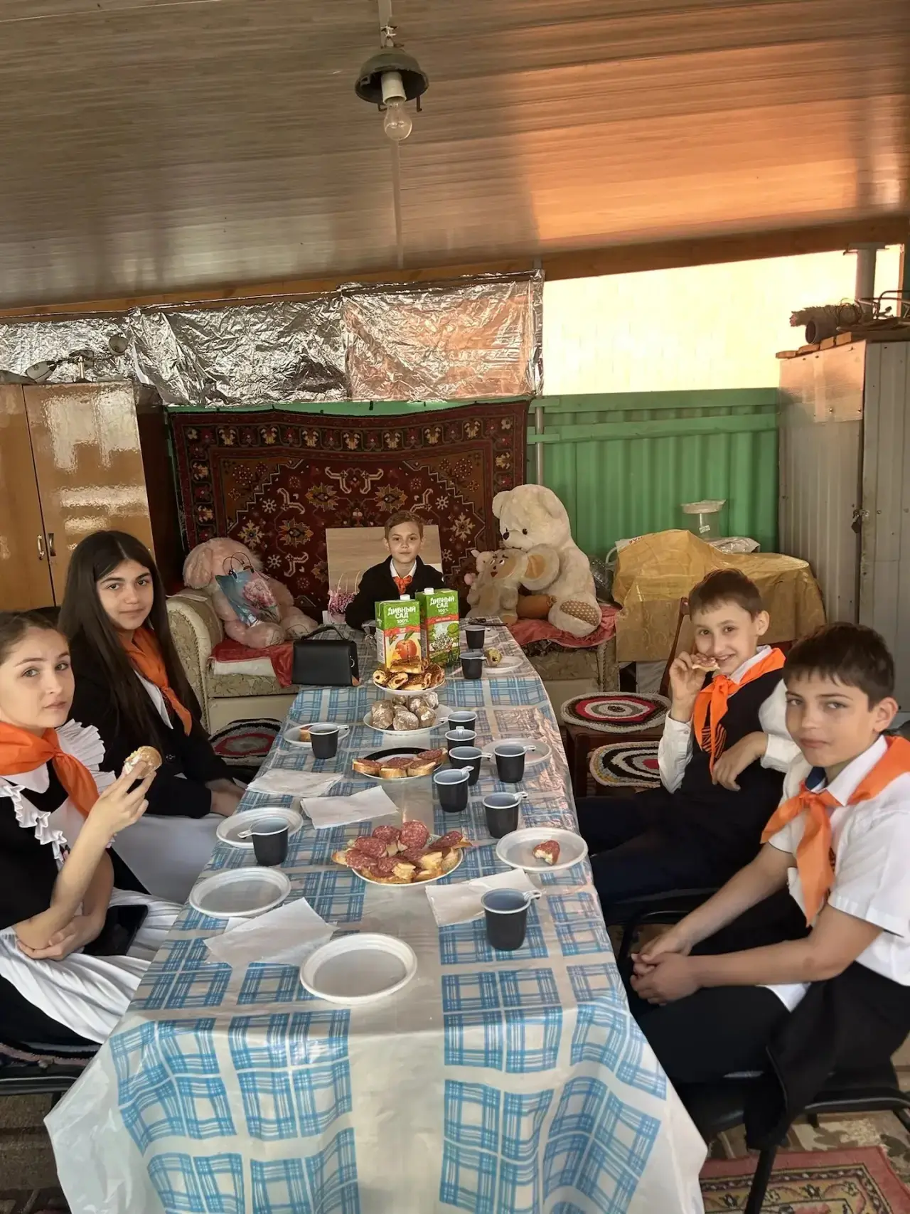 🎖️Ученики 6Г класса сердечно поздравили Киселеву Валентину Федоровну с Днем Победы.  #Школа_5