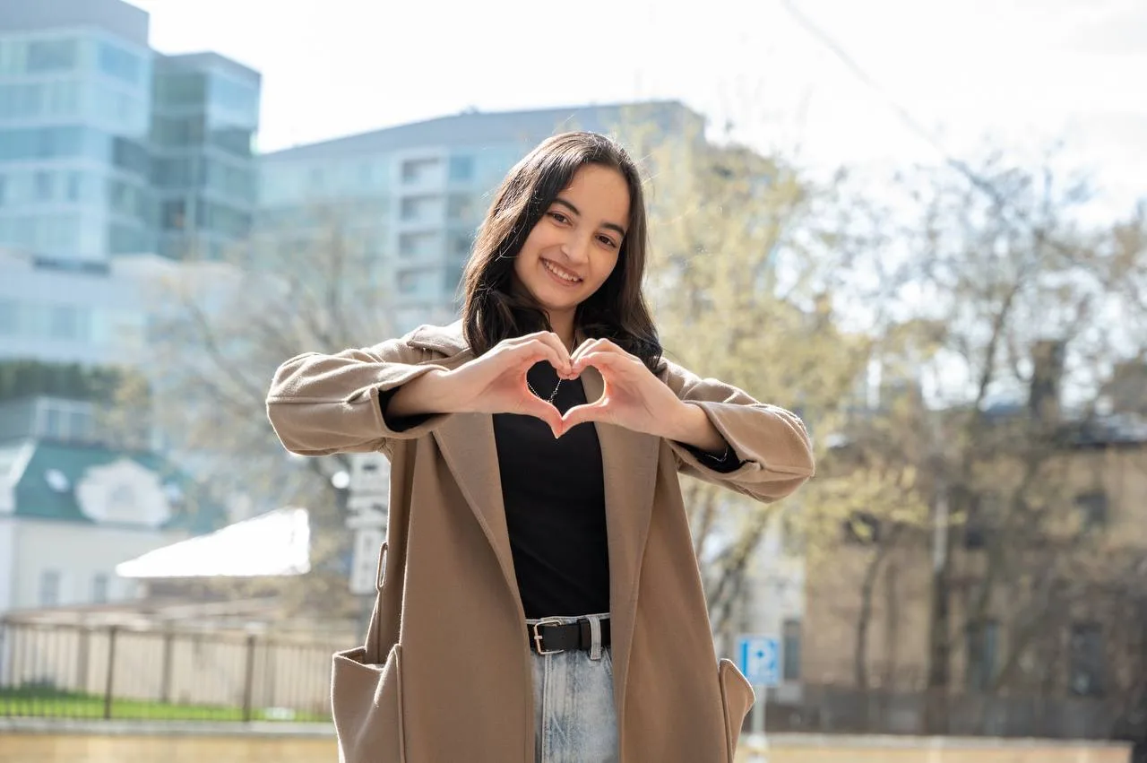 Наши любимые студенты на улицах весенней Москвы.  Ставьте много ❤️
