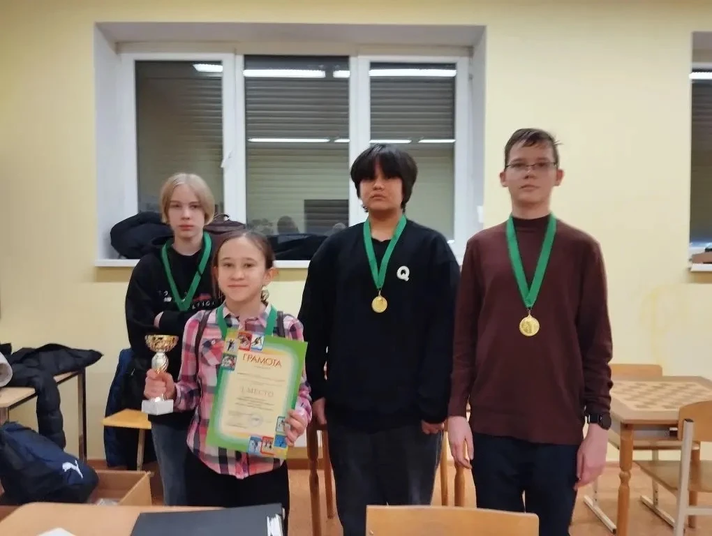 🏆 Первое место на муниципальном этапе «Белой ладьи»!  Гордимся нашей шахматной командой! 👑♟️  На мун