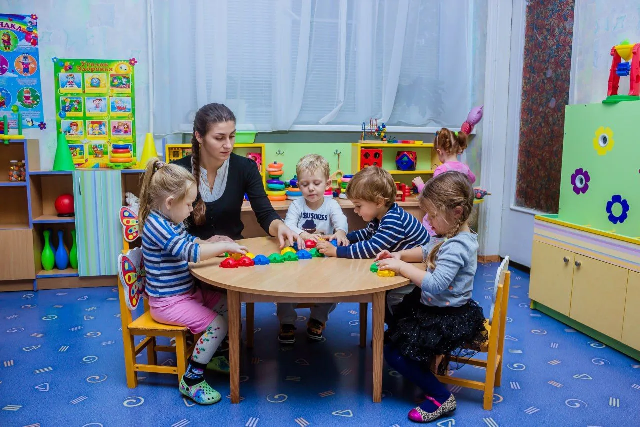 Первый шаг к самостоятельности: как помочь ребёнку привыкнуть к детскому саду 🧸