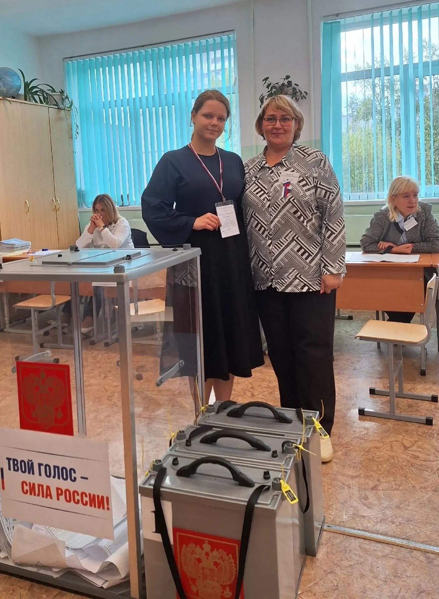 💫Первокурсники СибАДИ подключились к волонтерской деятельности и помогали избирателям ...